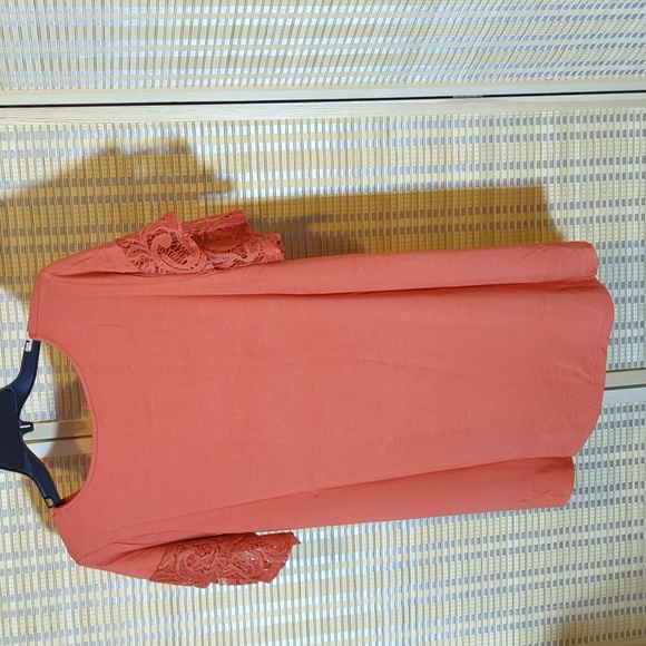 🔥 Zenana Lace ruffled top coral NWT sz L - Picture 4 of 4